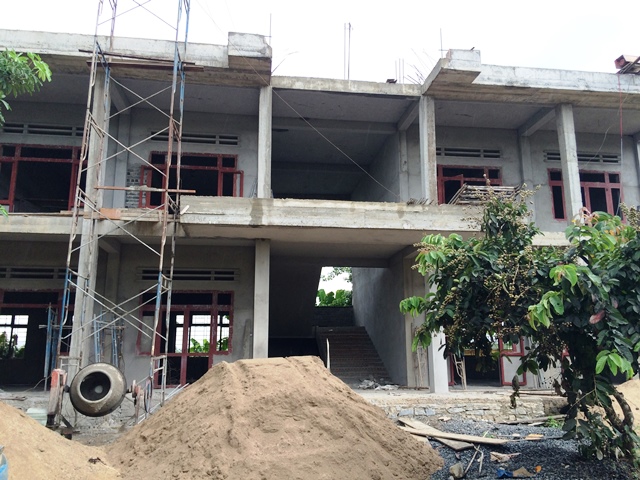 Trường THCS Cư Pui đang xây dựng thêm 6 phòng chức năng, 10 phòng nội trú cho học sinh...