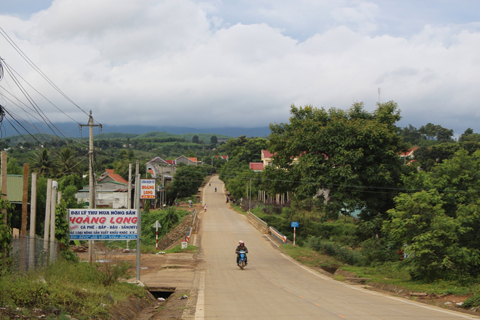Tuyến đường Trường Sơn Đông đoạn qua xã Ea Lai giúp người dân thuận lợi trong đi lại và giao thương hàng hóa.    