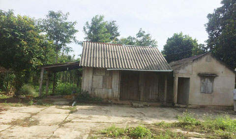 Ngôi nhà của gia đình chị H.T.H ở thôn 2,  xã Ea H’leo (huyện Ea H’leo) giờ bị bỏ hoang. 