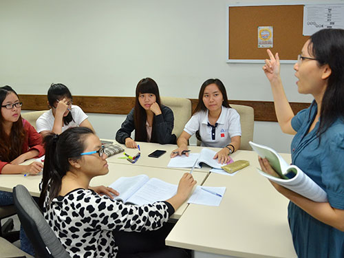 Sinh viên Trường ĐH Hoa Sen đang trong giờ học của học kỳ hè 2014  Ảnh: TẤN THẠNH